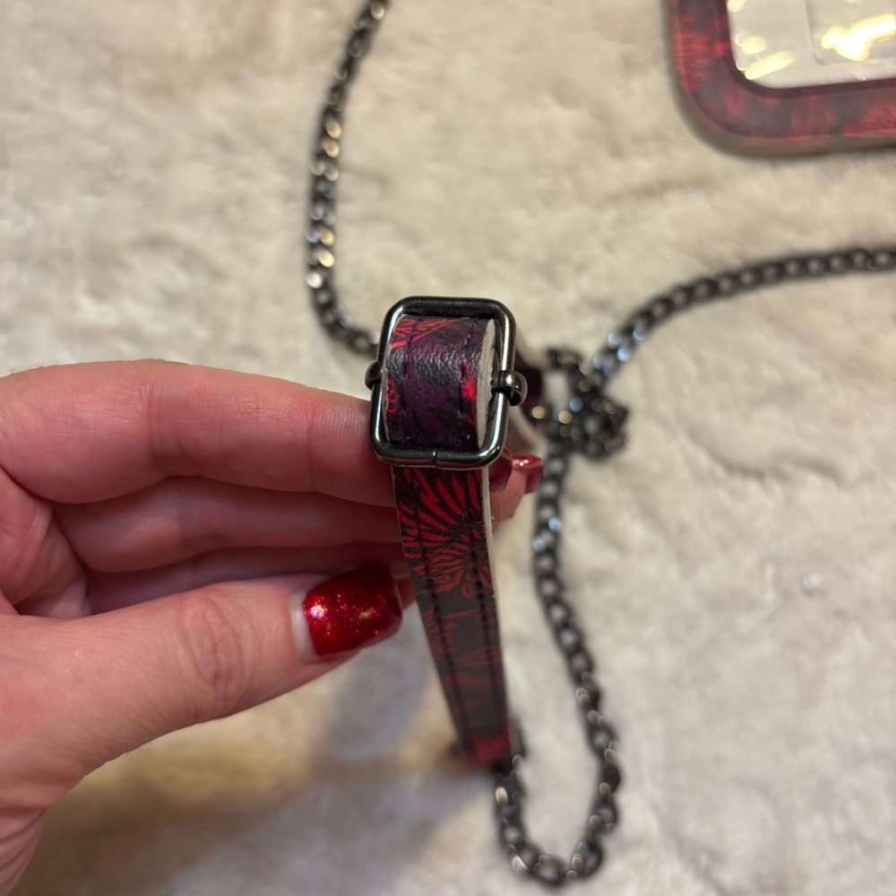 Save the Girls TouchScreen Crossbody Bag Floral Red Gunmetal Grey Hardware Chain - Picture 11 of 11